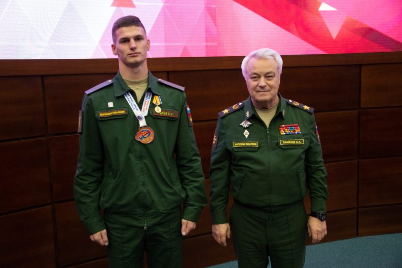 gallery_651c44851ab3a