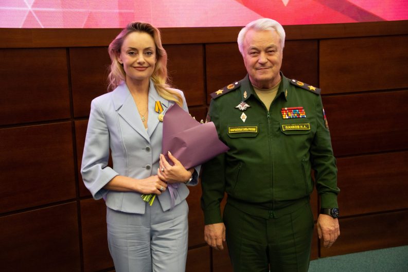 gallery_651c44da76864