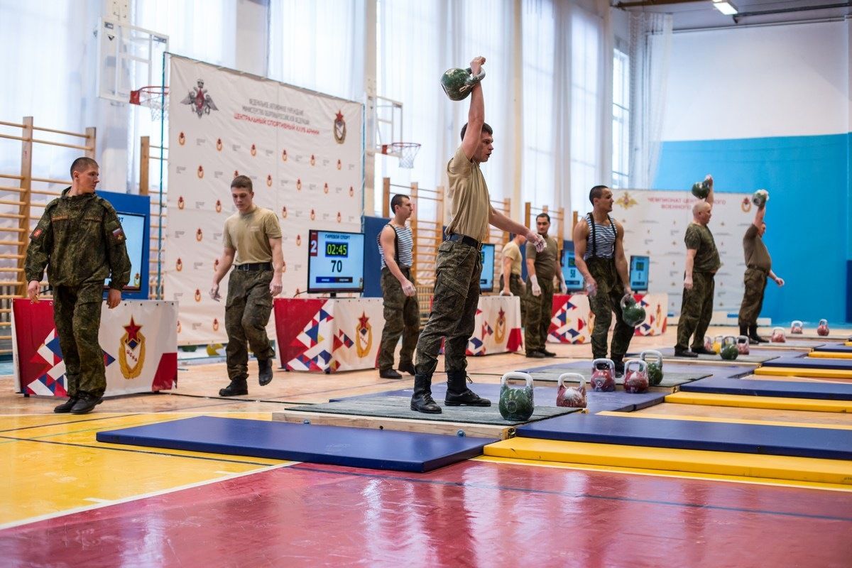 На базе ЦСКА в Самаре определись сильнейшие гиревики Центрального военного  округа