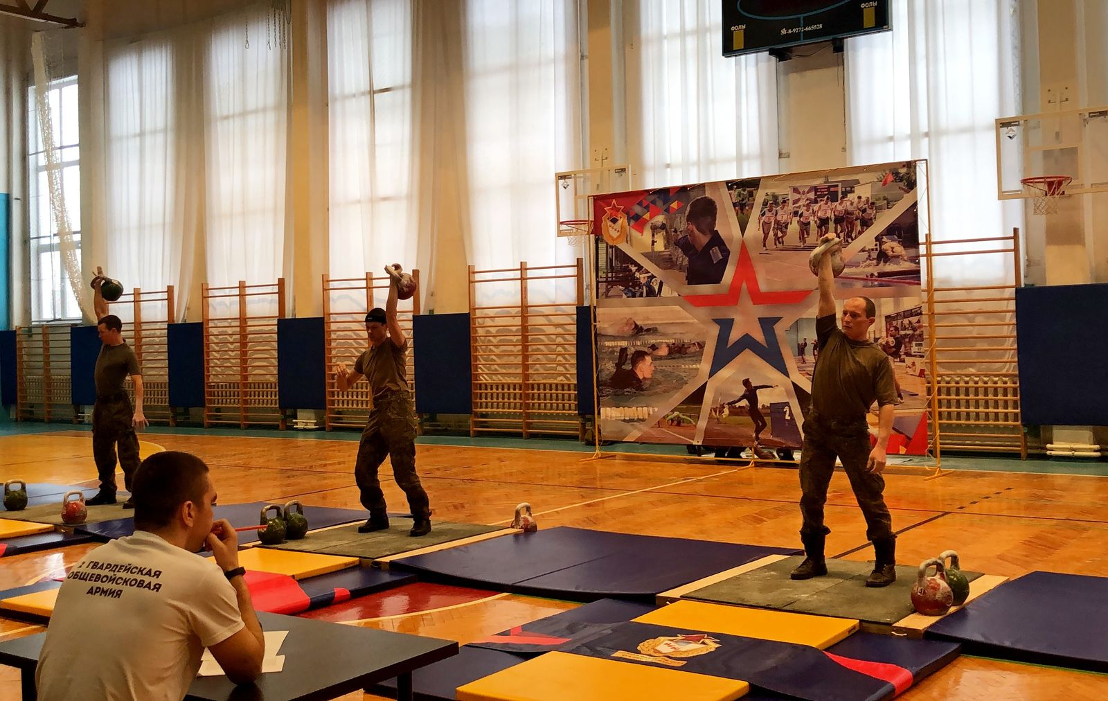 Спорткомплекс ЦСКА/Самара в Рощинском принимает чемпионат 2-й общевойсковой  армии по армейскому гиревому рывку