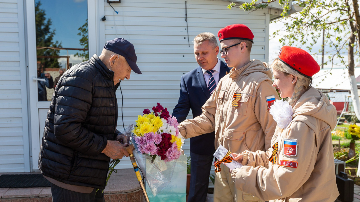 Спасибо за жизнь! Коллектив ЦСКА/Самара и юнармейцы поздравили ветерана Великой  Отечественной войны с предстоящим Днем Победы