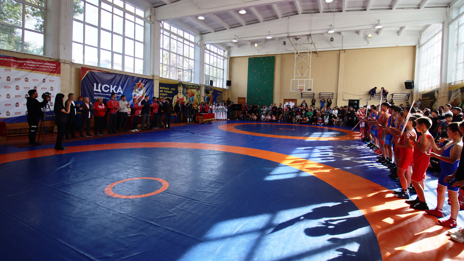 Открытому Первенству спортшколы «ЦСКА-Тыва» по спортивной (вольной) борьбе среди юношей и девушек дан старт!