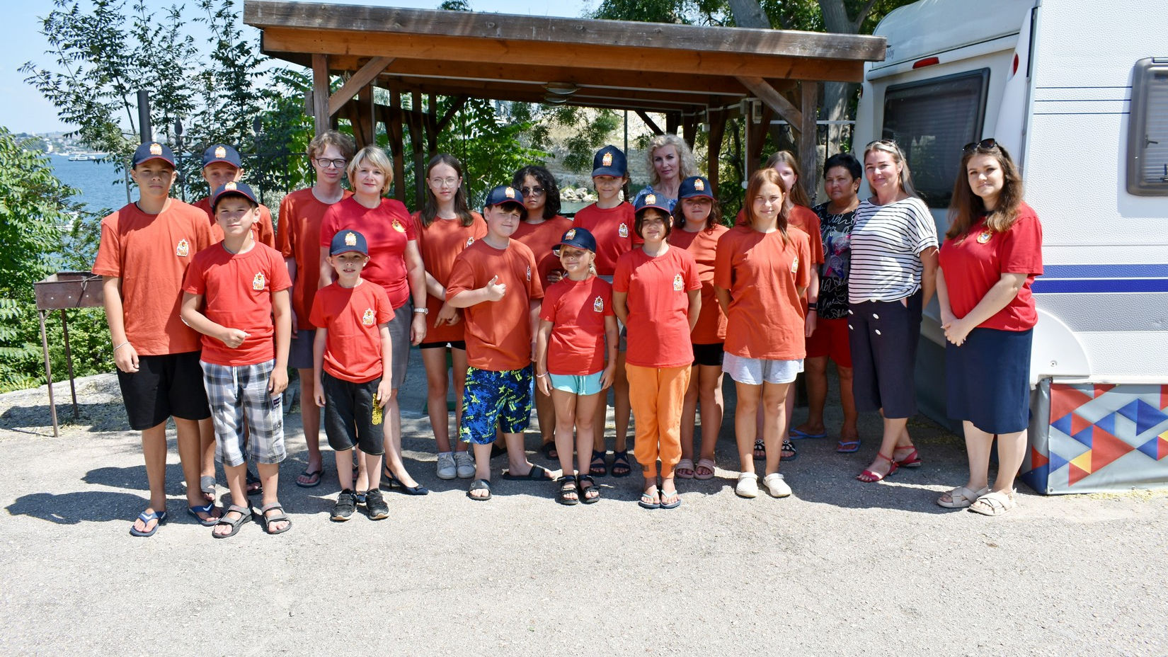 «Спасибо за незабываемое лето!» Филиал ЦСКА (г. Севастополь) проводил домой детей из Донецка после двухнедельного отдыха
