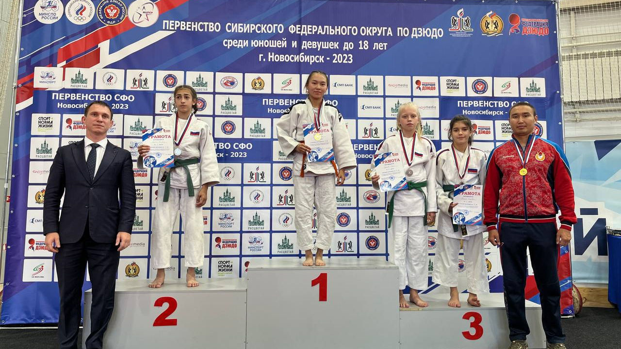 На Первенстве СФО среди юношей и девушек по дзюдо воспитанники спортшкол ЦСКА завоевали две золотые и две бронзовые медали