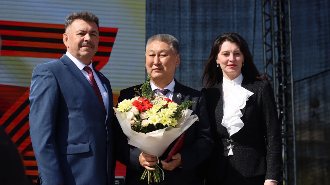 Тренера СШ (ОРК) СЦ (г. Чита) филиала ЦСКА/Хабаровск Цыдена Анандаева наградили медалью «За заслуги перед городом»