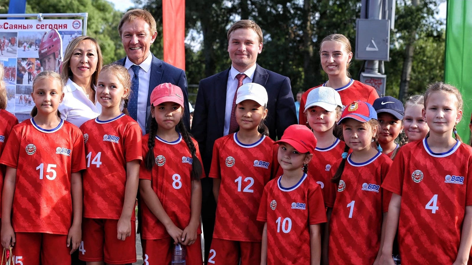 Тренерам ЦСКА/Хакасия вручили награды за заслуги перед Центральным спортивным клубом Армии и Республикой Хакасия