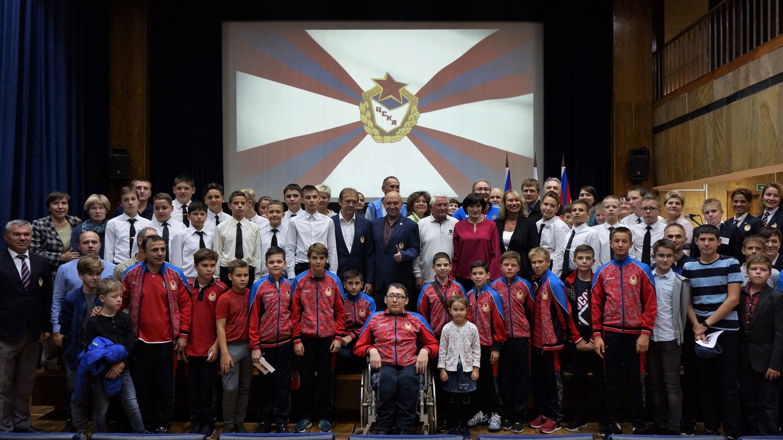 В ЦСКА прошла встреча с олимпийским чемпионом по боксу Олегом Григорьевым