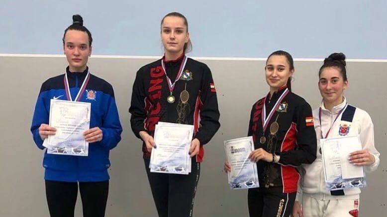 Армейский рапиристы Захар Козлов и Ангелина Кононова завоевали награды на первых в новом году Всероссийских соревнованиях по фехтованию