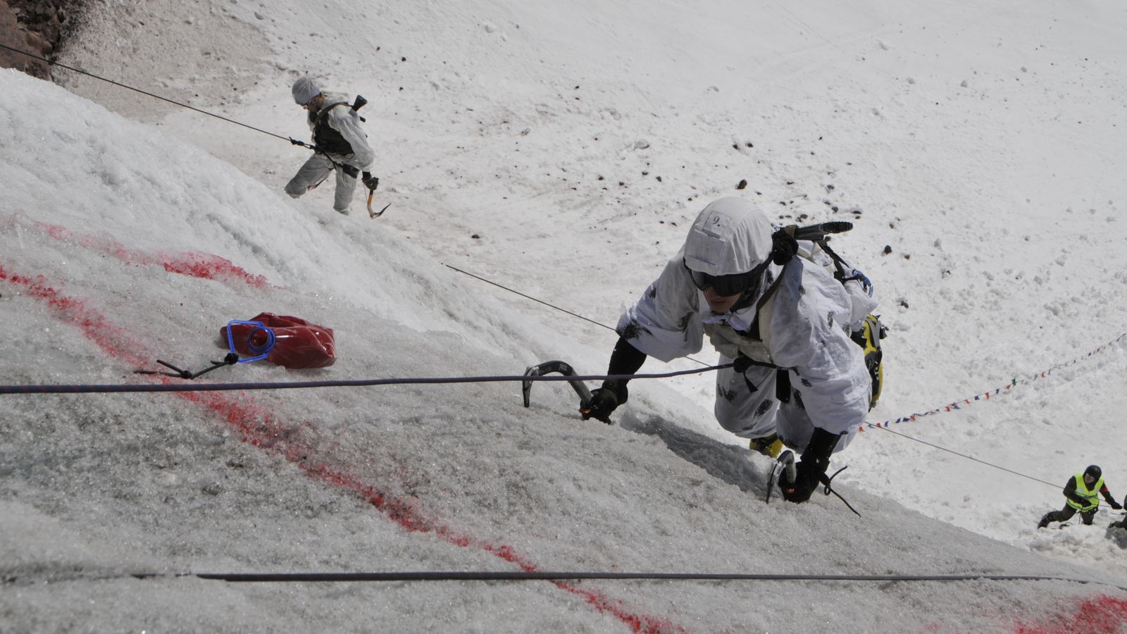 Команда ЮВО после второго этапа вырвалась вперед на чемпионате ВС РФ по зимнему горному троеборью