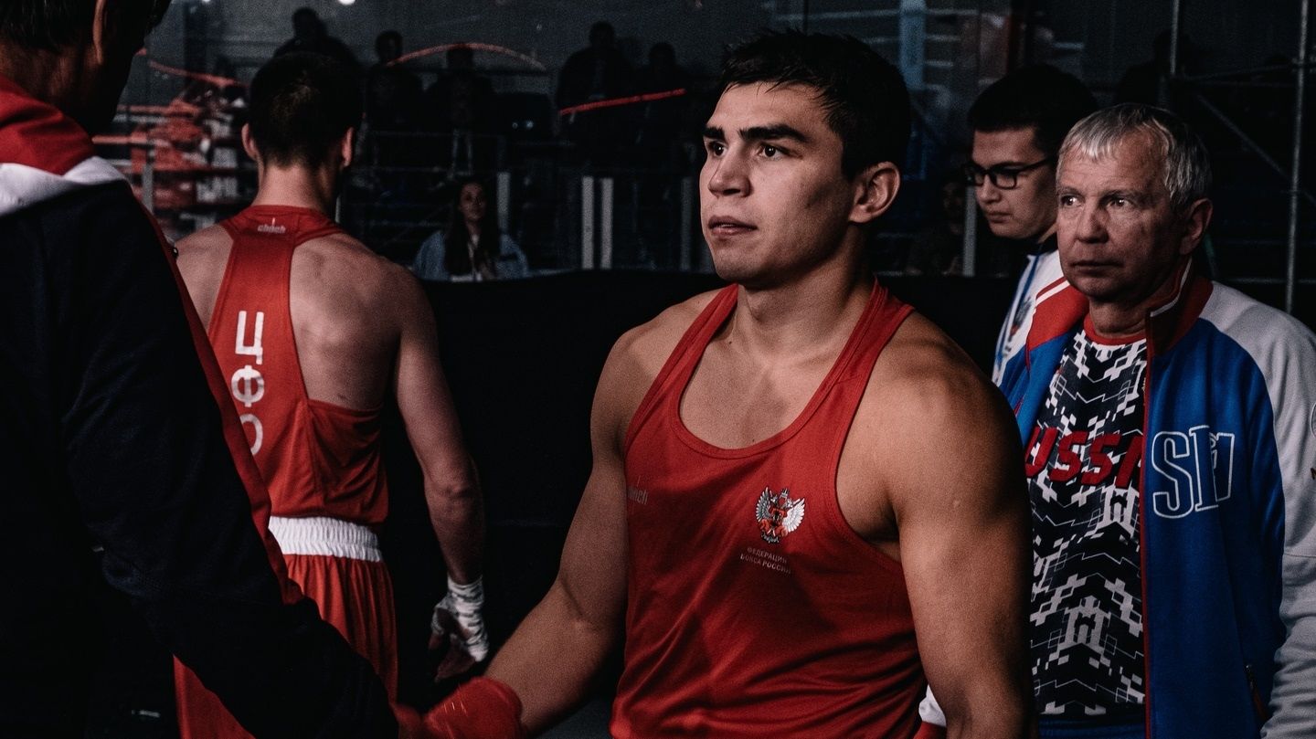 Боксер ЦСКА Раджаб Раджабов сломал руку в финальном поединке командного Кубка России и скорее всего пропустит чемпионат страны