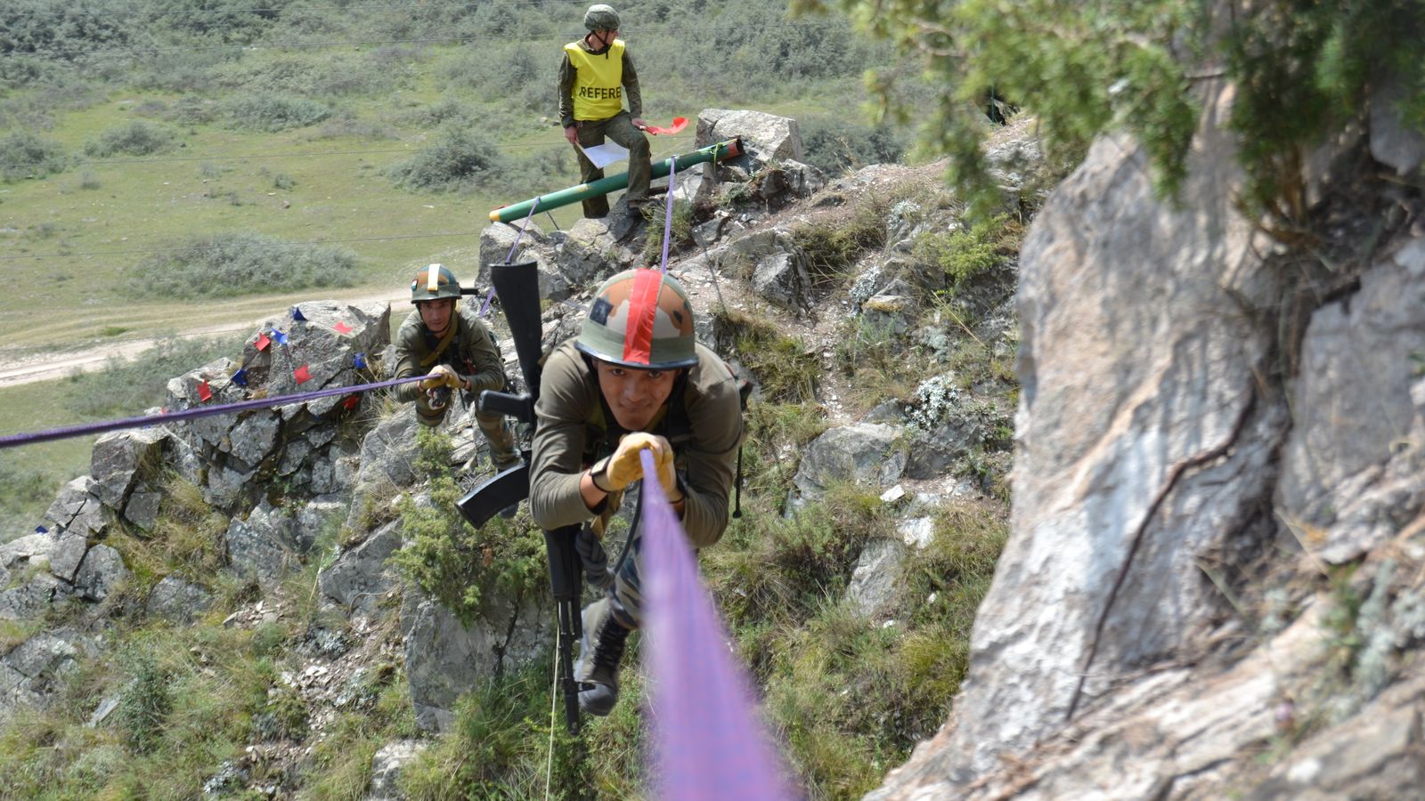 Российские военнослужащие продолжают лидировать на «Эльбрусском кольце-2018» после выполнения пяти спецзадач