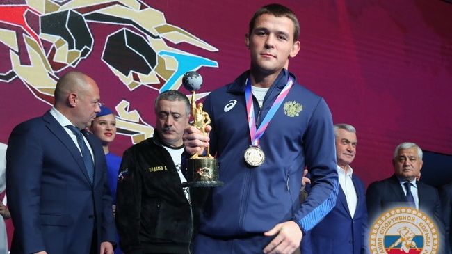 Борцы ЦСКА Емелин Сурков Мельников и Рамазанов – победители Кубка АЛРОСА в составе сборной России