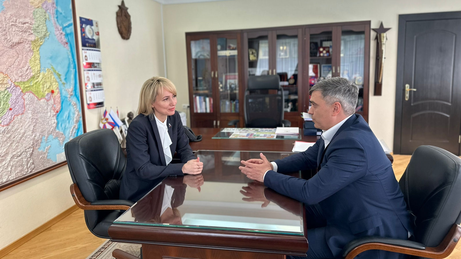 Начальник ЦСКА полковник Артём Громов провёл встречу с председателем от законодательного органа государственной власти Мурманской области