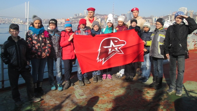 Юнармейцы во Владивостоке отметили День разведчика