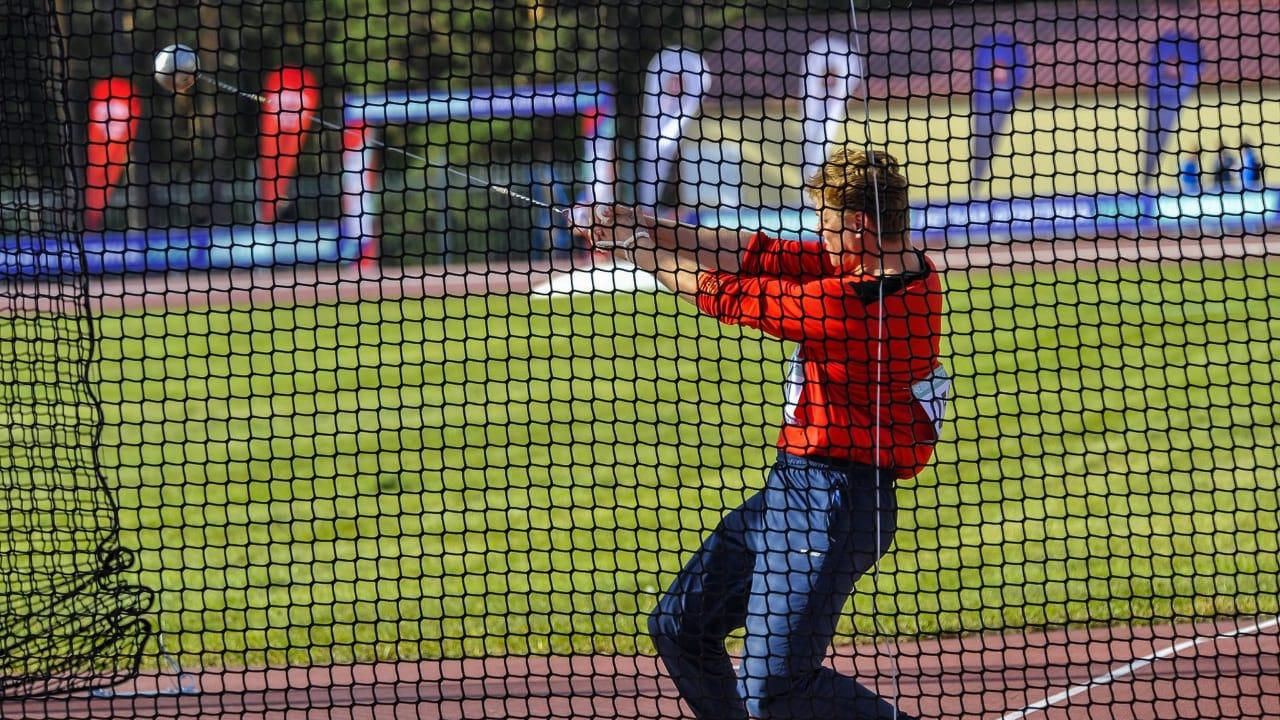 Олег Якушкин (спортрота ЦСКА г. Самара) – победитель Первенства России по лёгкой атлетике в метании молота