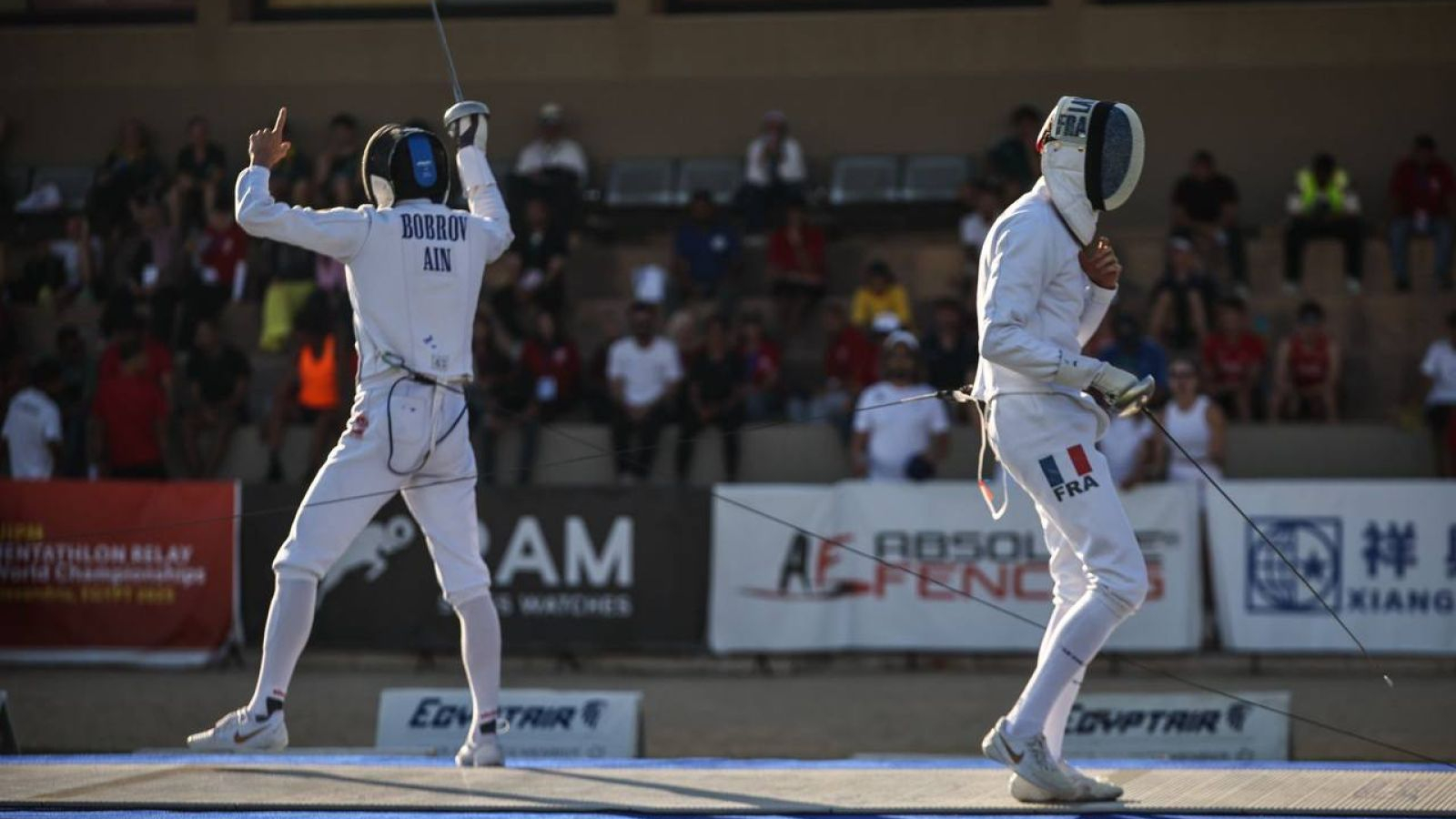 Армеец Андрей Бобров взял золото в составе эстафетной команды по современному пятиборью