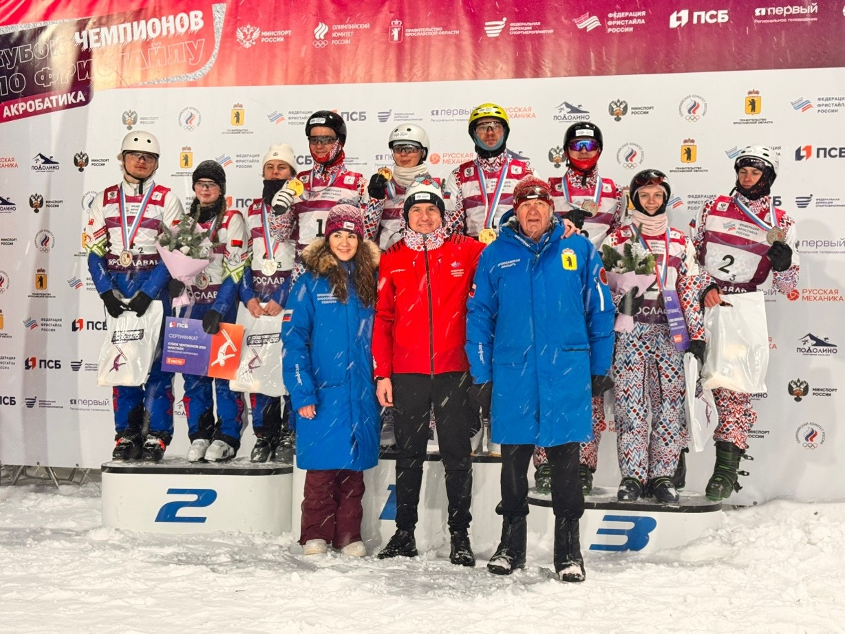 Две золотые медали завоевал армейский спортсмен на международных соревнованиях по фристайлу 