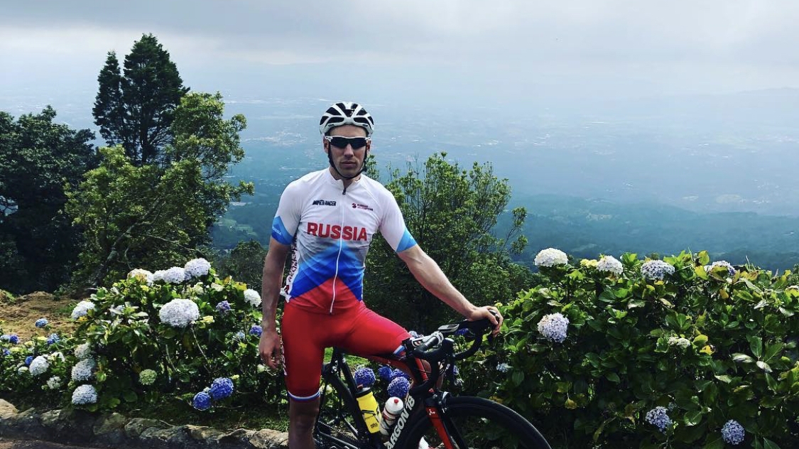 Армеец Артур Ершов одержал победу в командной гонке на чемпионате России по велоспорту на треке в Омске