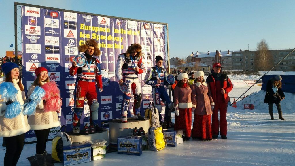 Мотогонщик ЦСКА Эдуард Крысов стал вторым на чемпионате Европы по мотогонкам на льду