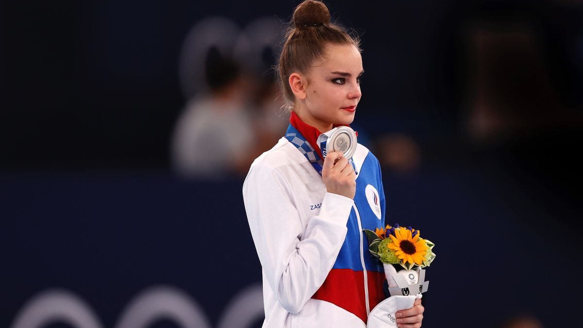 Гимнастка ЦСКА Дина Аверина стала обладательницей «серебра» в личном многоборье на Олимпиаде-2020