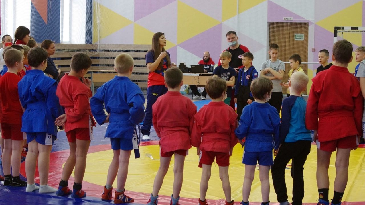 Армейская самбистка Марина Мохнаткина провела мастер-класс с юными воспитанниками спортцентра г. Екатеринбург ЦСКА/Самара