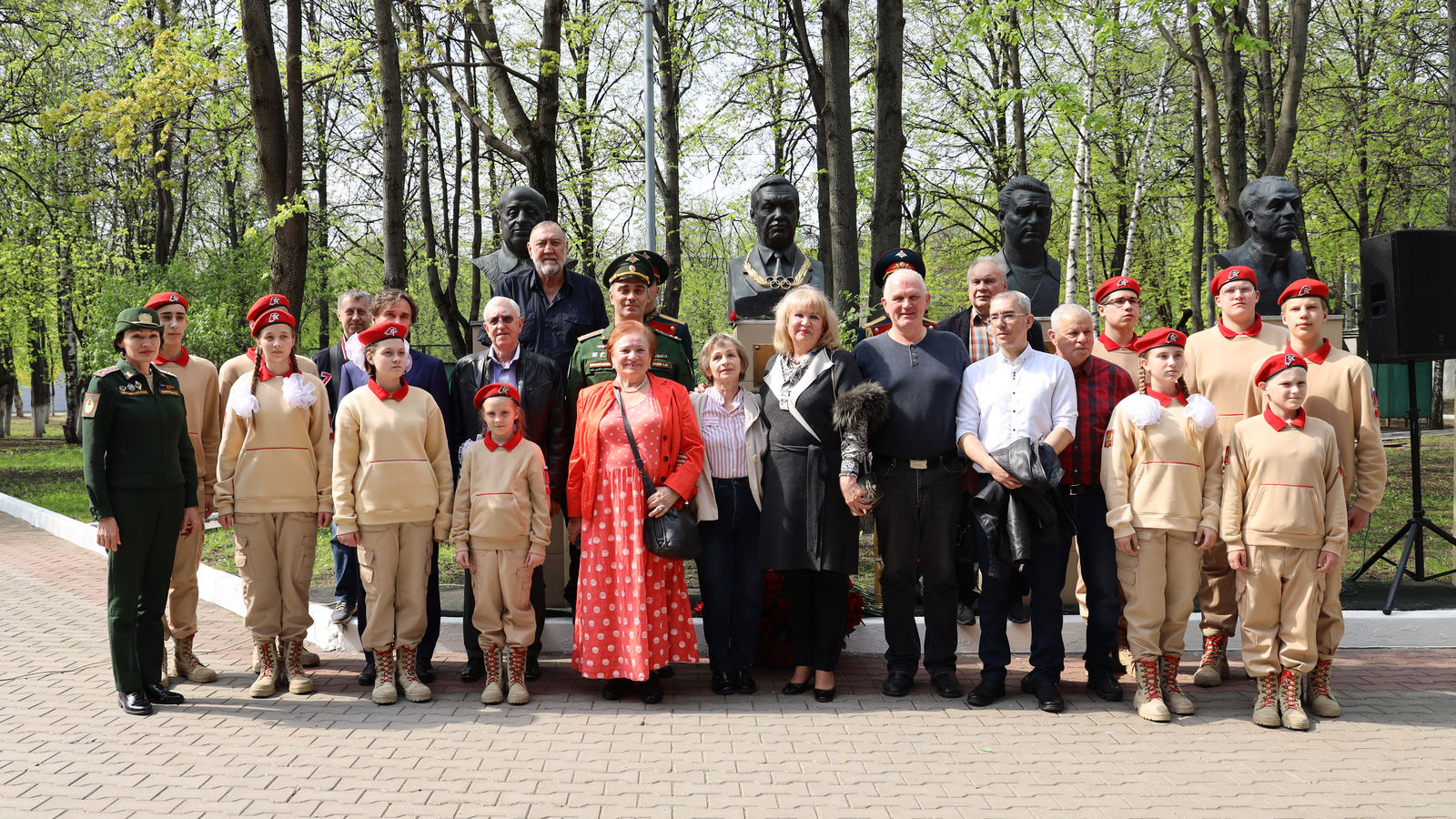 На Аллее спортивной славы ЦСКА почтили память трехкратного олимпийского чемпиона по хоккею Александра Рагулина