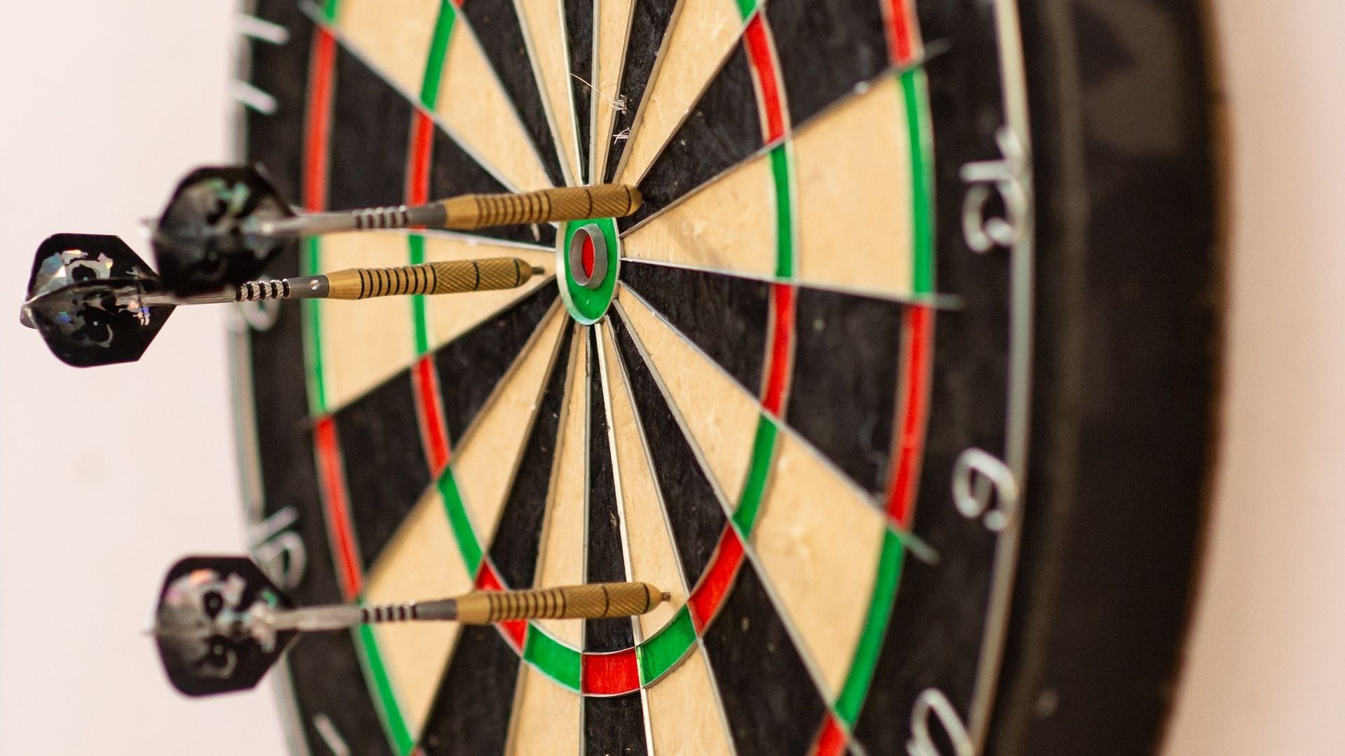 Вторая предновогодняя Спартакиада филиала ЦСКА/Самара выявила сильнейших в футболе дартсе и жиме штанги