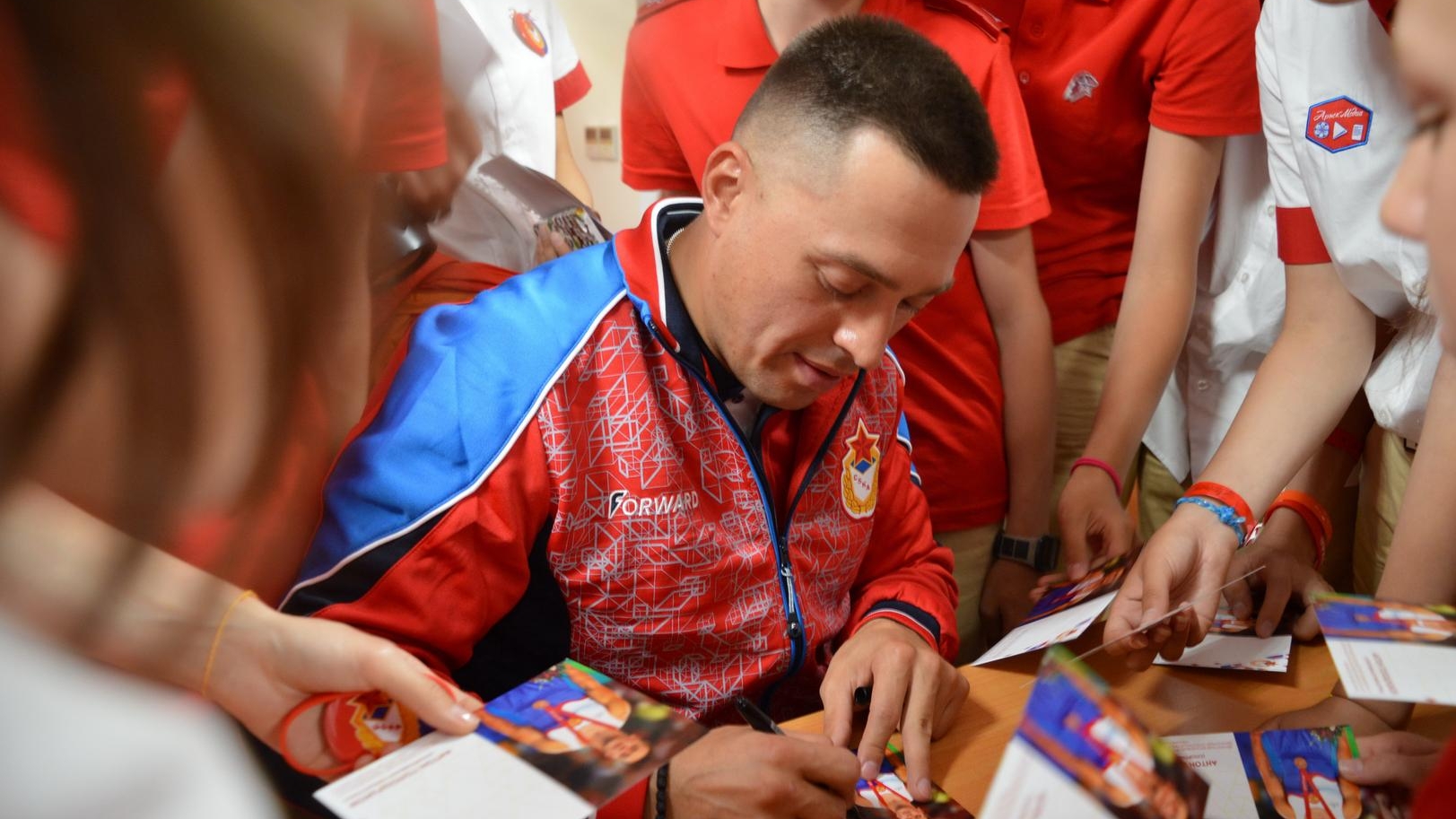 Гимнаст Антон Голоцуцков стал «Звездным вожатым» в день рождения «Артека»