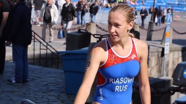 Армейская триатлонистка Валентина Рясова стала третьей на молодежном чемпионате Европы в Валенсии