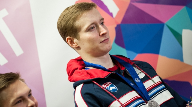 Армейский фигурист Александр Самарин идёт вторым после короткой программы на чемпионате Европы в Минске