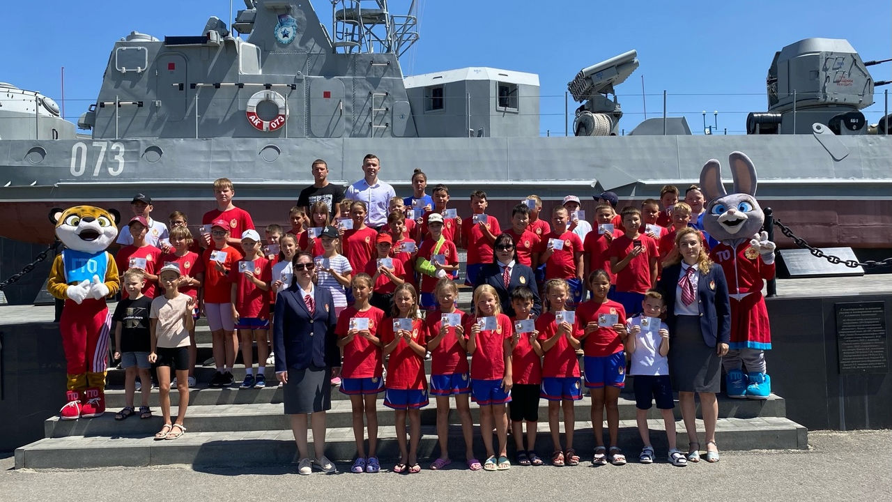 Знаки отличия комплекса ГТО и юношеские спортивные разряды вручили воспитанникам спортивной школы ЦСКА  (МиФП г. Астрахань)