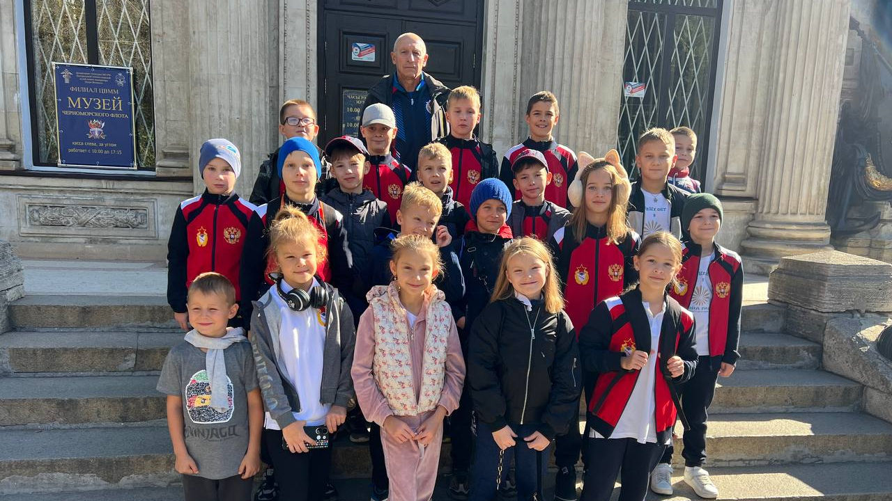 Пловцы спортивной школы ЦСКА г. Севастополь посетили Музей Черноморского флота