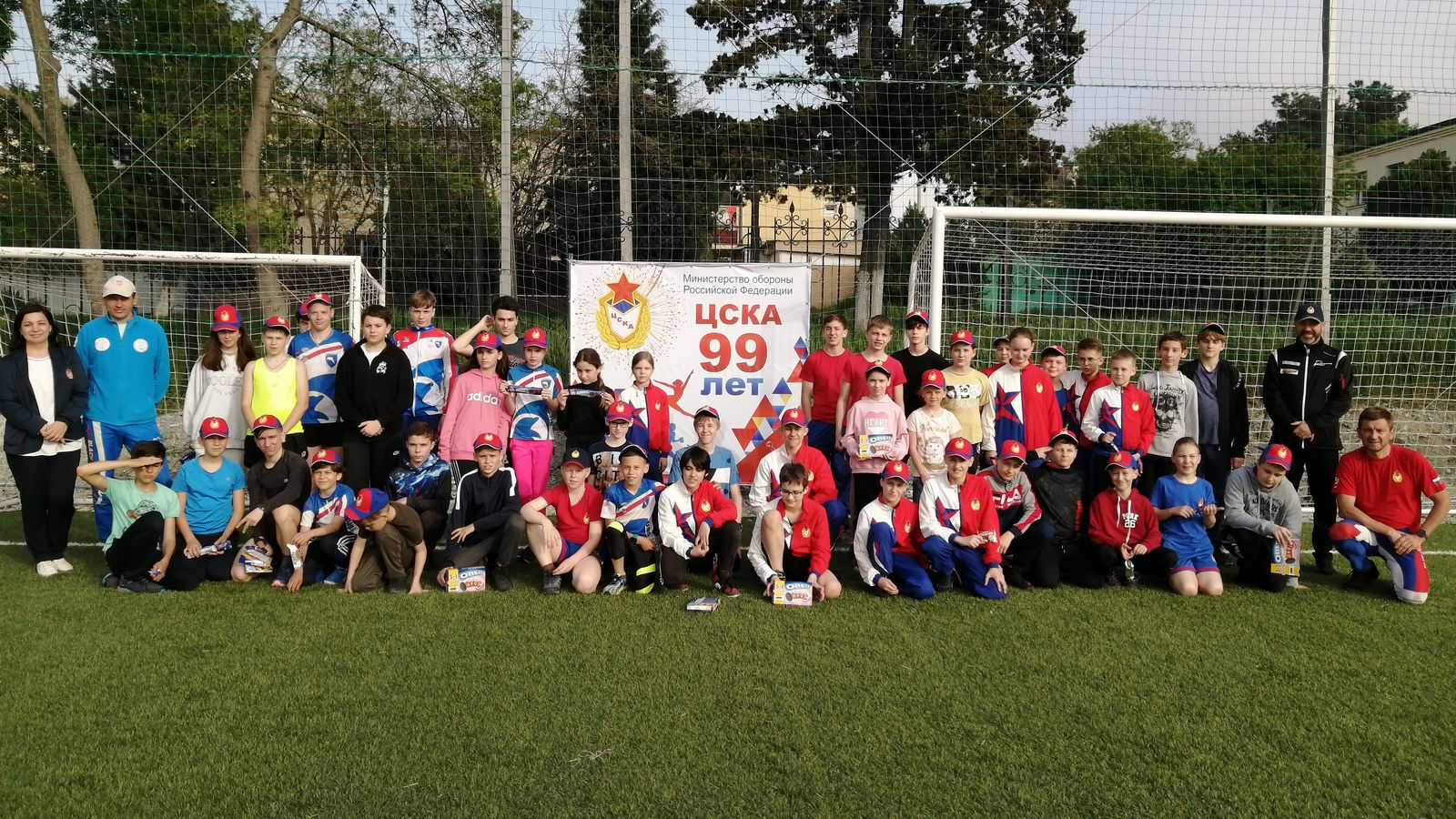 В рамках празднования 99 лет со дня основания ЦСКА в спортивном центре (г. Геленджик) провели «Весёлые старты»