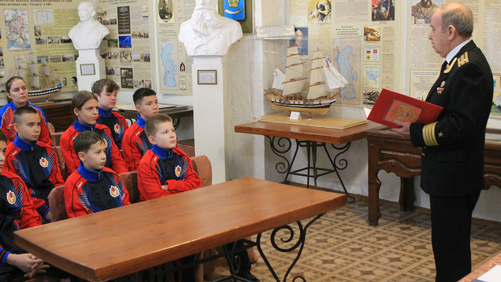 Для воспитанников отделения дзюдо СЦ г. Астрахань в Доме офицеров Каспийской флотилии провели экскурсию посвященную Дню Военной присяги