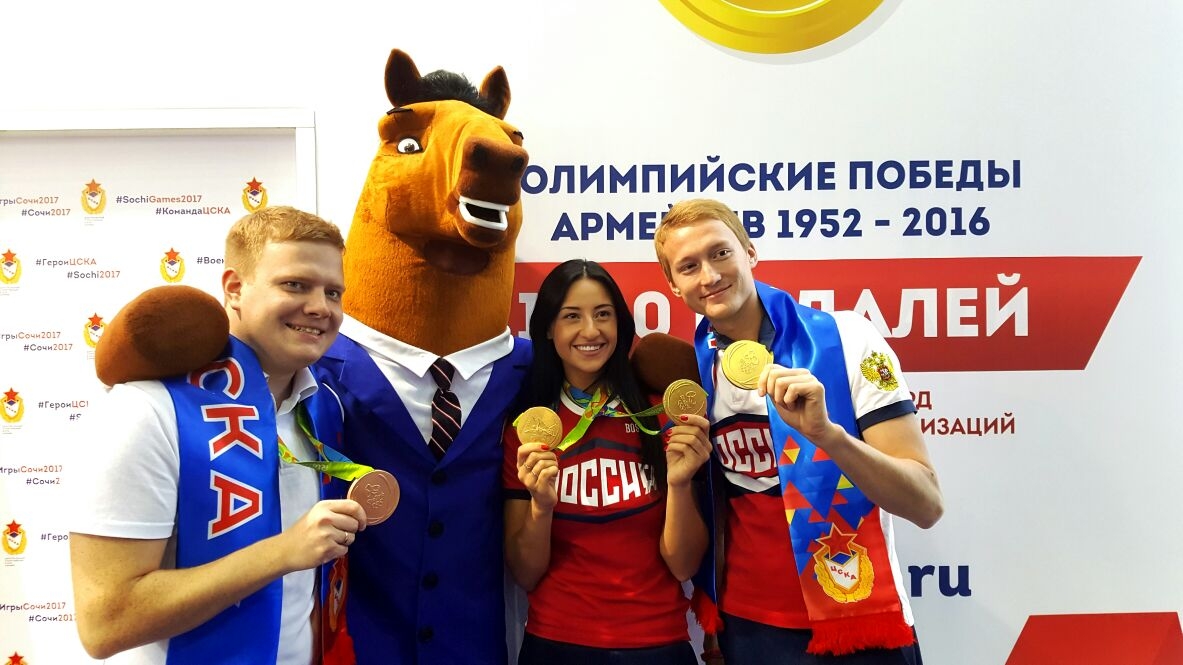 Герои ЦСКА Егорян Ахматхузин и Григорьян посетили выставку ЦСКА на Форуме «Армия-2016»
