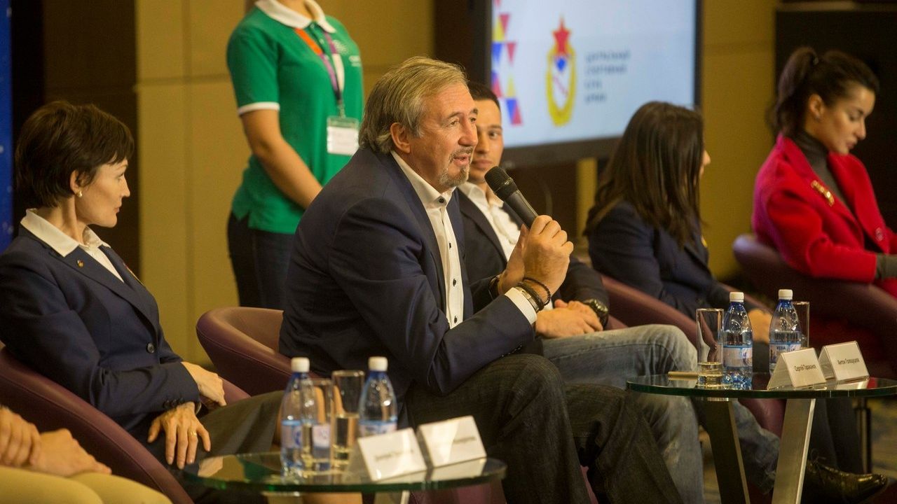 Звездные гости едва ответили на вопросы учащихся «Сириуса»