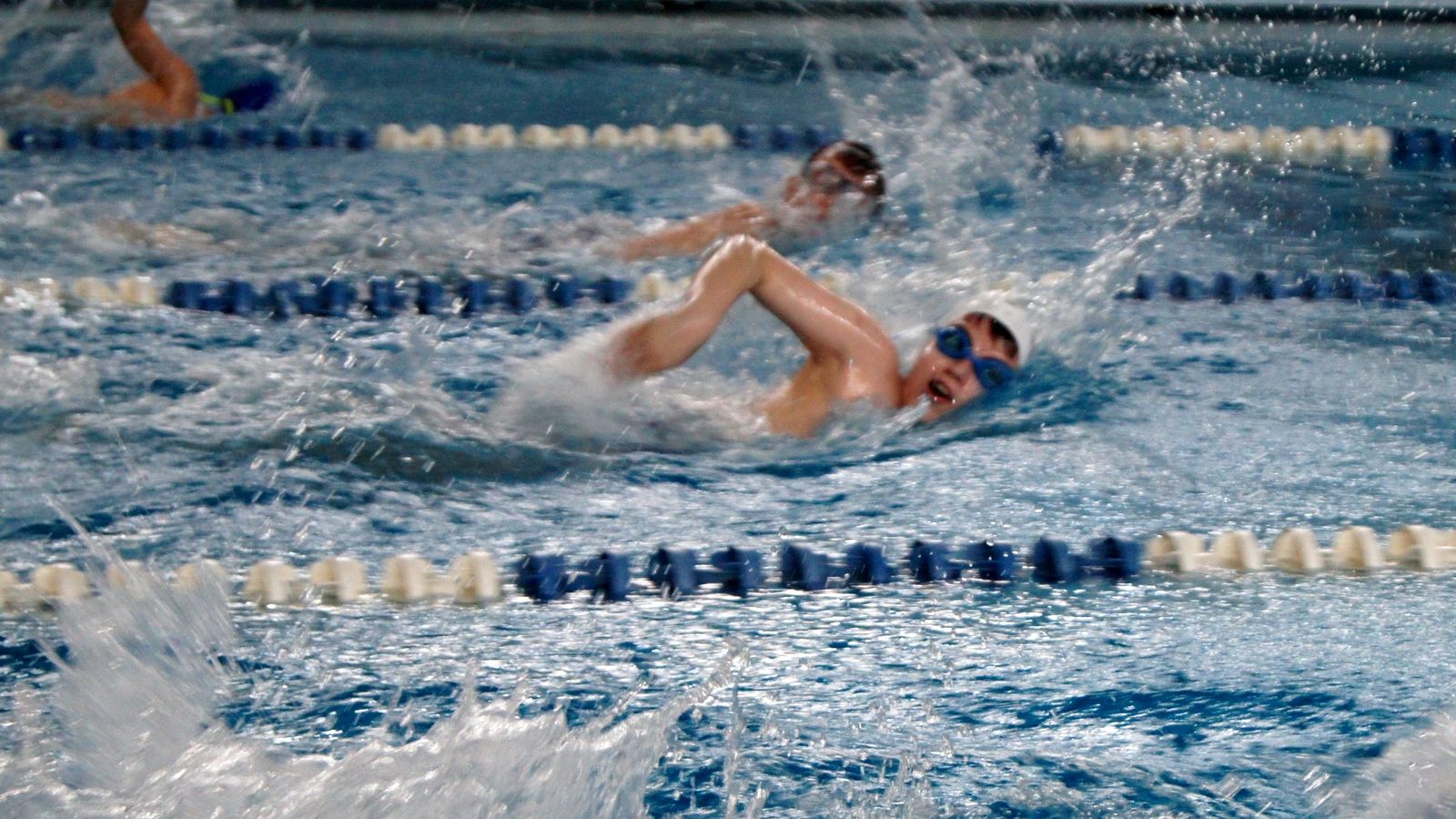 Юные пловцы ЦСКА соревнуются в Хабаровске