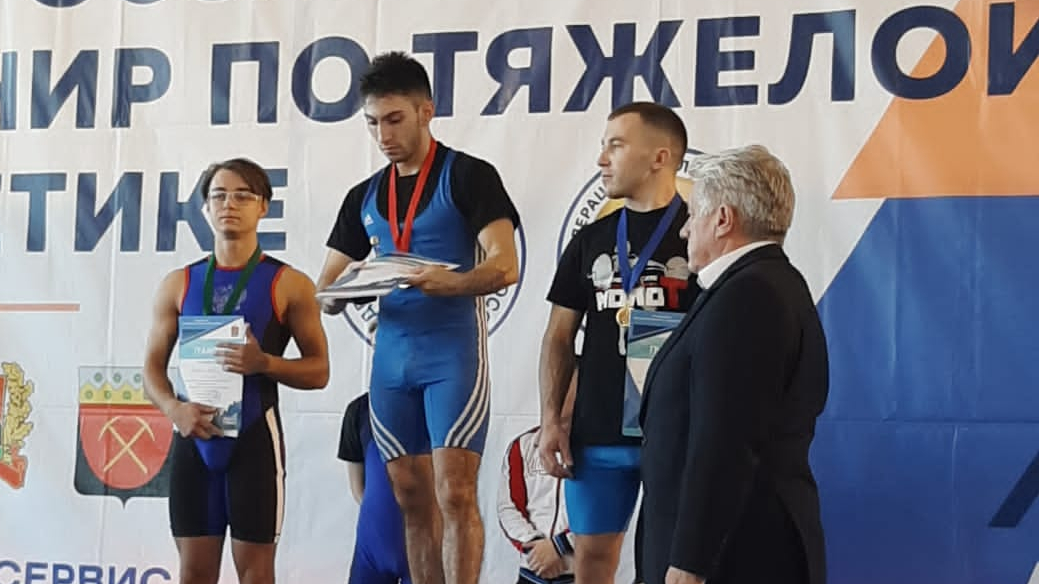 Рядовой спортивной роты ЦСКА г. Севастополь Оганнес  Вардеванян – победитель всероссийских соревнований по тяжелой атлетике