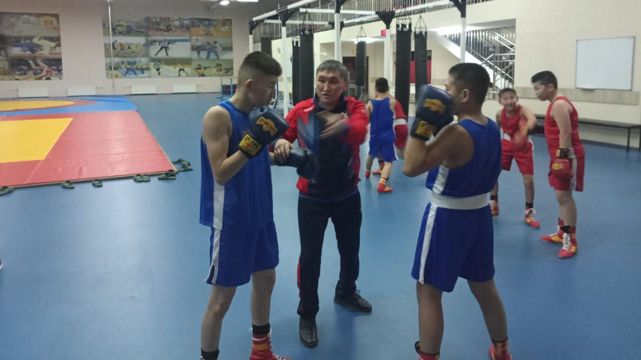 Тренер-преподаватель спортшколы «ЦСКА-Тыва» самарского филиала ЦСКА провёл мастер-класс для кадетов Кызылского президентского кадетского училища