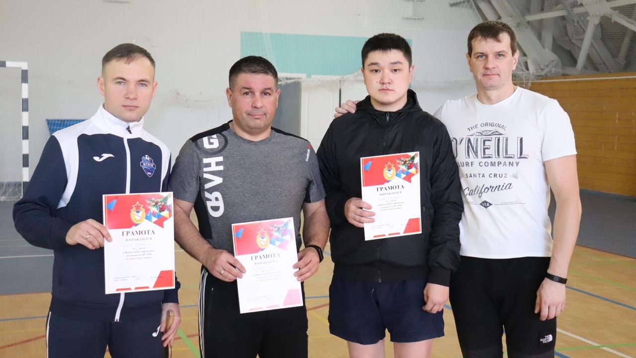 На базе СОК (г. Вилючинск) филиала ЦСКА/Хабаровск подводники выявили сильнейших теннисистов