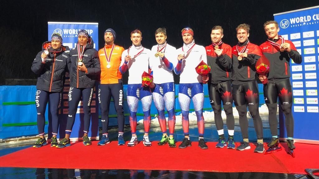 Конькобежец ЦСКА Руслан Мурашов выиграл командный спринт на этапе Кубка мира в Томакомае