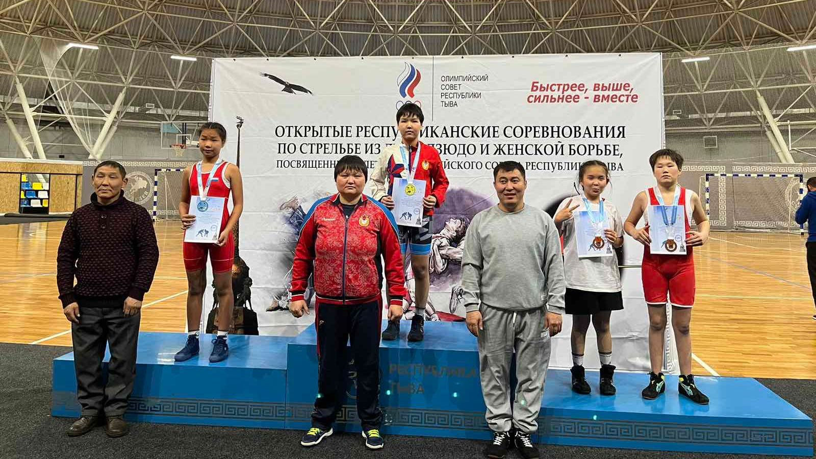 «Выиграла на туше». Воспитанники спортшколы г. Кызыл ЦСКА/Самара – призеры и победители открытого турнира по спортивной борьбе в Кызыле