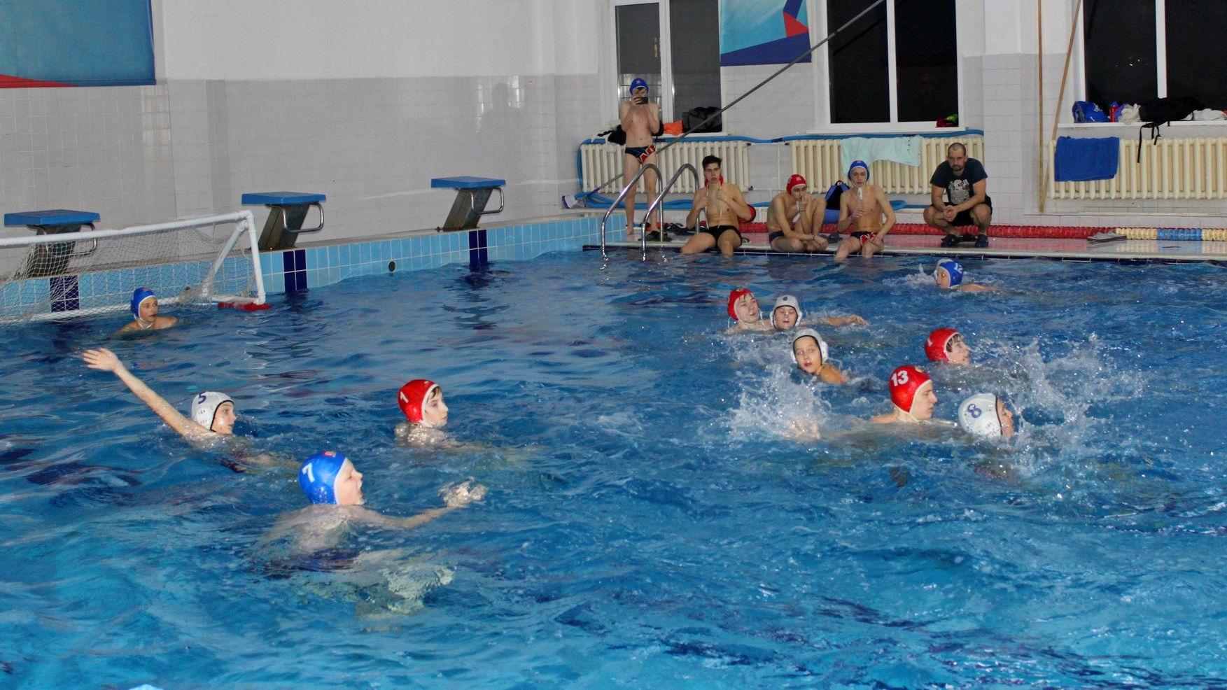 Ватерполисты спортшколы ЦСКА (г. Москва) завершили самарские каникулы товарищеским матчем со спортсменами Новокуйбышевска