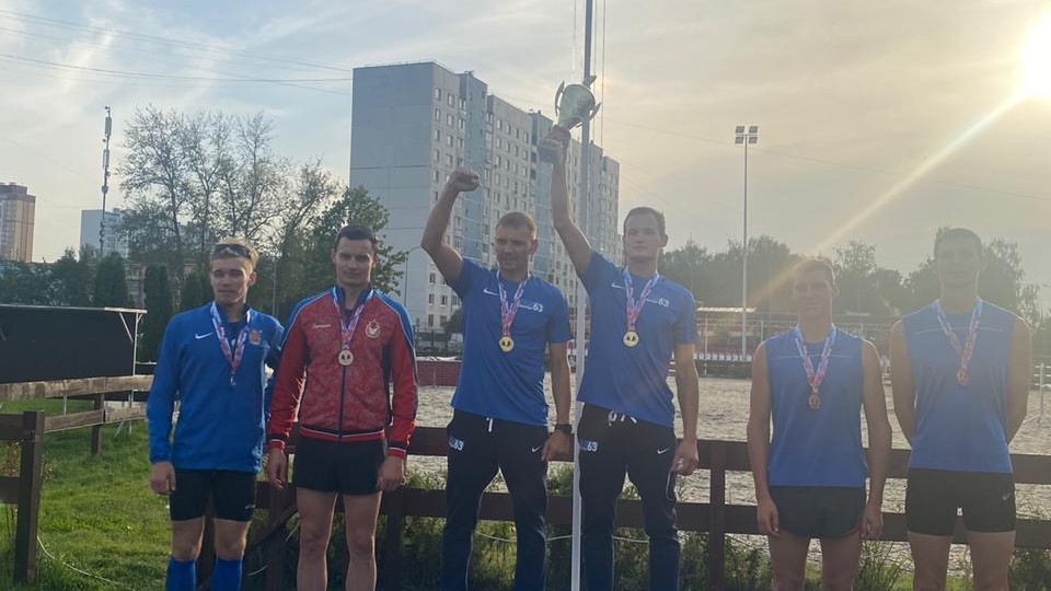 Армейские пятиборцы Илья Фролов и Александр Лифанов одержали победу в мужской эстафете на чемпионате России