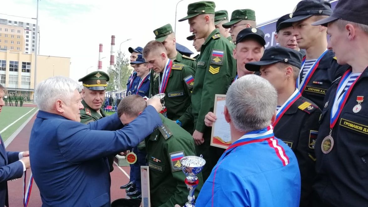 Сборная команда Военной академии воздушно-космической академии из Твери - победитель Спартакиады военных ВУЗов по военному пятиборью
