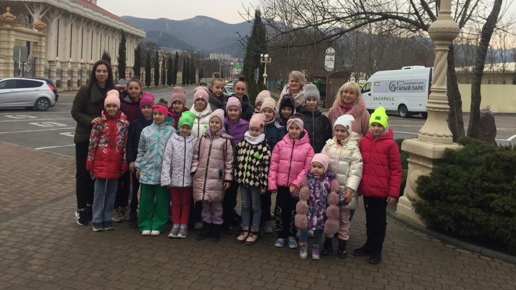 Руководство ЦСКА организовало культурно-оздоровительную программу в Геленджике для юных гимнасток из Луганской Народной Республики