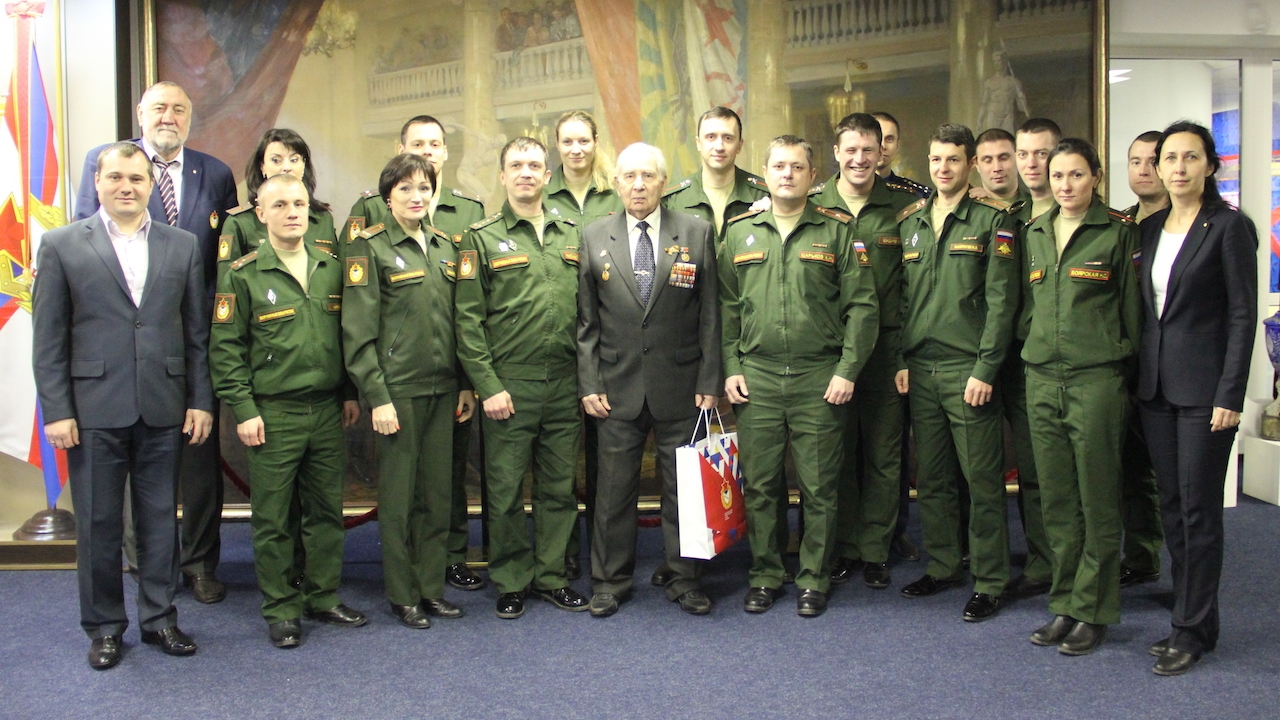 В Музее спортивной славы ЦСКА фронтовик Николай Ключников встретился с тренерским  штабом армейского Клуба