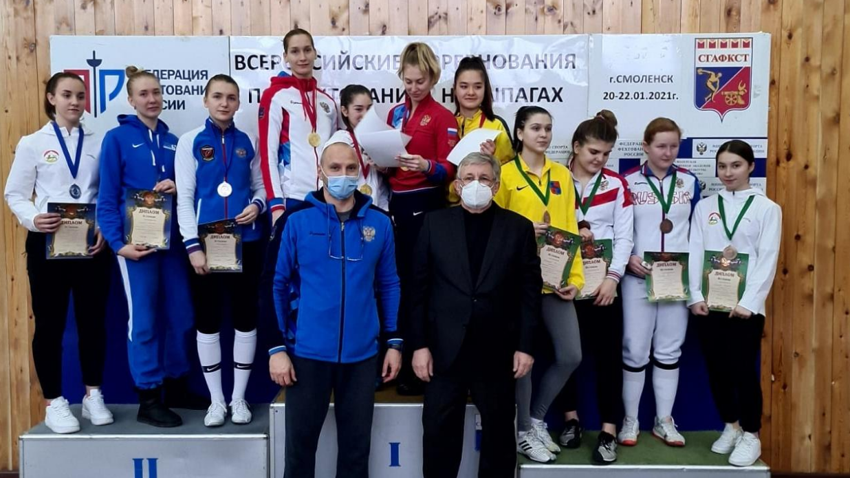 Шпажисты армейского Клуба Виолетта Храпина Павел Сухов и Сергей Ходос выиграли командные соревнования в Смоленске