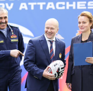 Турнир по тэг-регби среди военных атташе состоялся в Москве при участии представителей 23 стран. В церемонии открытия приняли участие заместители Министра обороны Анна Цивилева и Юнус-Бек Евкуров.