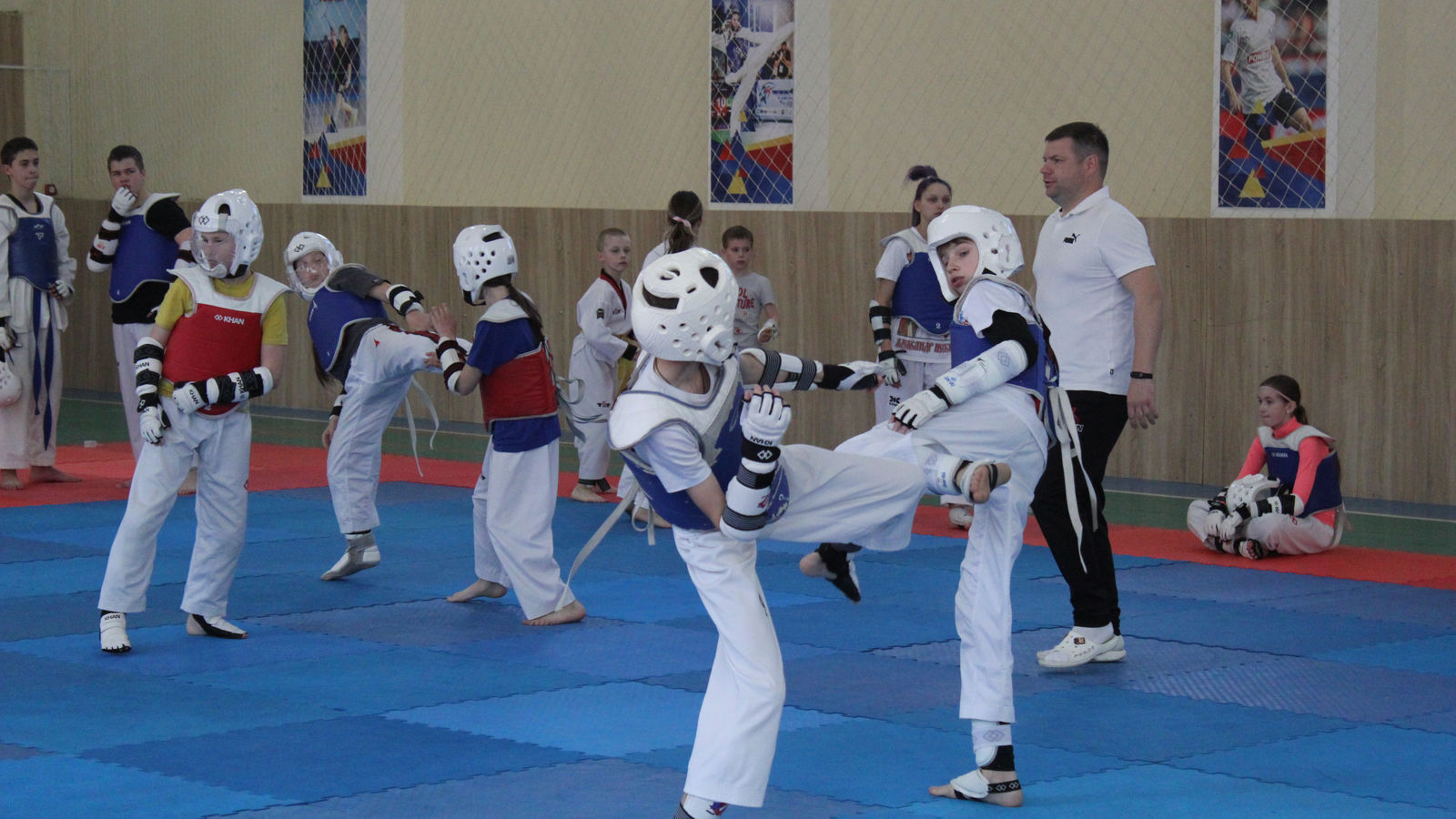 Воспитанники спортшкол ЦСКА проводят совместный сбор по тхэквондо в Смоленске